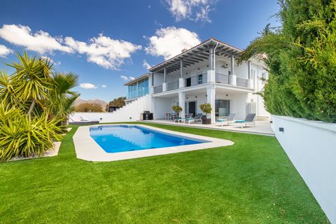Do you want to live in luxury and tranquility? Absolutely immaculate house with stunning panoramic views in the most beautiful and peaceful location! Close by you have a very well renowned International school. You can also walk to a fantastic restau...