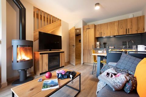 Résidence Samoëns Village is a stylish and comfortable residence with contemporary and warmly decorated apartments. A number of larger connected chalets house inviting apartments of various sizes. It is located 600 m. from the attractive center of Sa...