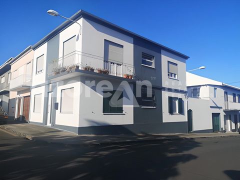 House located in the center of Ponta Delgada, parish of Ponta Delgada (São Sebastião). It consists of two floors, in which five bedrooms, kitchen, two bathrooms, living room and dining room are distributed. Its location is excellent as it is close to...