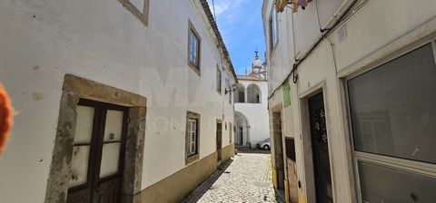 It is in the village of Merceana, in the municipality of Alenquer, that we find this historic house, to be rehabilitated, known as the House of Father José das Neves Ferreira, next to the Sanctuary of Nossa Senhora da Piedade, right in the center of ...