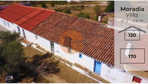 Typisches Haus an der Algarve in Alcarias Grandes, Castro Marim - Algarve. Sein Landhaus befindet sich in einem Dorf Azinhal, in Castro Marim. Villa, mit drei Schlafzimmern, Küche, Wohnzimmer, Terrasse und Balkon. Netzwerkwasser, Kanalisiert. Möglich...