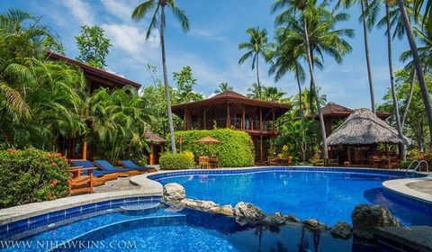 Trouvez un bel hôtel niché dans la ville pittoresque de Tambor à Puntarenas, au Costa Rica.  L’hôtel existant, qui se trouve à seulement dix minutes de l’aéroport de Tambor, se trouve sur 5,9 acres d’appartement, dispose de 12 suites villa, de deux a...