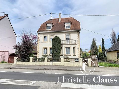 STRASBOURG, exclusively in your Christelle Clauss real estate agency, charming house of 130m2 built in 1930. On the ground floor, you will find a large living room opening onto a beautiful kitchen, a shower room and two bedrooms. You will also have a...