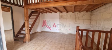 Arles Roquette district, we offer you this beautiful townhouse completely renovated, with cellar, located at the end of a cul-de-sac and not overlooked. This property offers a surface area of about 95m2 including on the ground floor a beautiful livin...