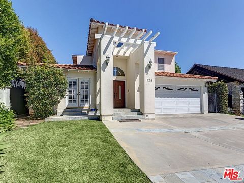 This highly desired location of Brentwood is just south of Sunset Blvd and north of San Vicente and boasts a rich history. Originally built in 1939, the house underwent extensive renovations and expansions in 1992. Nestled in a private and convenient...