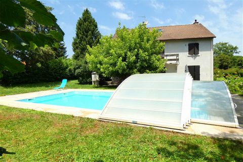 Aurillac 5 kms, on 1750 M2 of enclosed and wooded land, beautiful house comprising 1 living room with stove, 1 equipped kitchen, 6 bedrooms (2 others possible), 1 bathroom, 2 toilets, double glazing, numerous cupboards, 1 garage ,1 swimming pool 4.5 ...