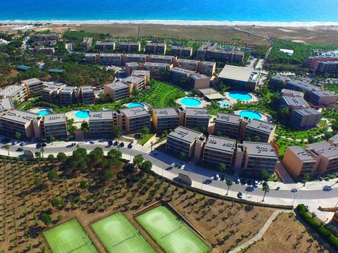 Apartamento Salgados beach is located next to salgados beach and situated in a private development with 7 pools. There are several kilometres of boardwalk along the beach and into the adjacent nature reserve, ideal for walking and biking. Apartment i...