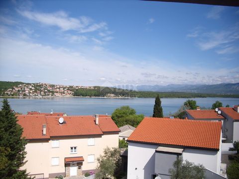 Location: Primorsko-goranska županija, Dobrinj, Soline. KRK ISLAND, SOLINE BAY - Two-storey 2-bedroom + bathroom with sea view Apartment in a new building in a great location approx. 200 m from the sea. It consists of a hallway, two bedrooms and a ba...