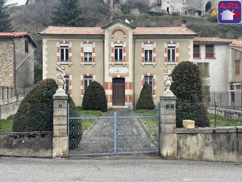 I offer you this beautiful residence dating from the beginning of the 20th century, with its beautiful facade which gives it a beautiful appearance. It is located in the charming village of Belcaire, in the Pyrenees Audoises at 1000m altitude. This h...