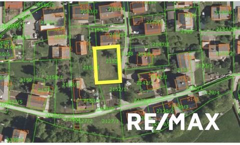 Vi säljer en tomt på 441 m2 i byn med bostadshus på Višnjevarjeva-gatan i Ljubljana, området Kašelj. Alla anslutningar ligger i nära anslutning till tomten. Tomten är platt och för närvarande obebyggd.  Paketet har för närvarande inte reglerat tilltr...