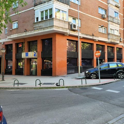 AIA INMOBILIAIRA is pleased to present Local in Niño Jesús, located in the Retiro district, in the heart of Madrid. This exceptional corner venue with an impressive storefront that spans its entire perimeter offers a unique opportunity to establish y...