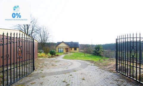 We are pleased to present you a single-storey house located in Mierzęcice (Będzin district) at Szkolna Street. The property was built in 2008 from Porotherm hollow brick, insulated, without a basement. The area of the property is 112 m2 and consists ...