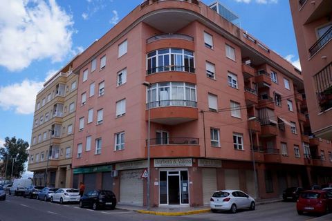 A large family first floor apartment located in the heart of Almoradi.The living space of 100 m2 is distributed into a large lounge/dining room with patio door access to the balcony, there is a large fully fitted kitchen with separate utility room, t...