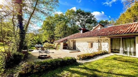 Between the Basque coast and the Landes beaches, the Hamilton agency is pleased to offer you: An exceptional property, completely restored, which consists of: The old mill for housing, a complex of two gîtes all with no less than two swimming pools, ...