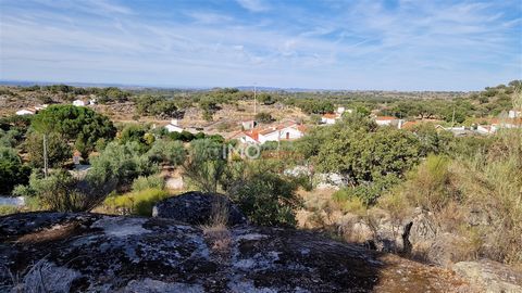 Kleinbauernhof mit 1750 m2 Land und einer terrassenförmigen Ruine mit 50 m2 überdachter und 78 m2 nicht überdachter Fläche am Rande des Dorfes Cabeçudos. Zusätzlich zu dieser Ruine gibt es ein weiteres, separat eingetragenes Wohnhaus mit einer überda...