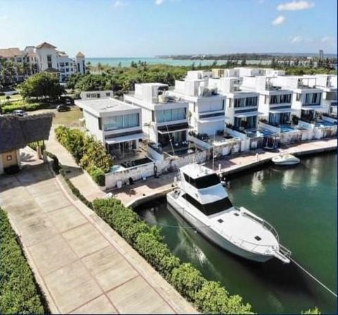 Freistehendes Haus mit 2 Schlafzimmern im Yachthafen, mit Platz für Ihre private Yacht, mit der Möglichkeit, die Dachterrasse für ein schönes Wohnzimmer zu nutzen, mit Whirlpool und Meerblick (bitte beachten Sie, dass die Dachterrasse auf Ihre Kosten...