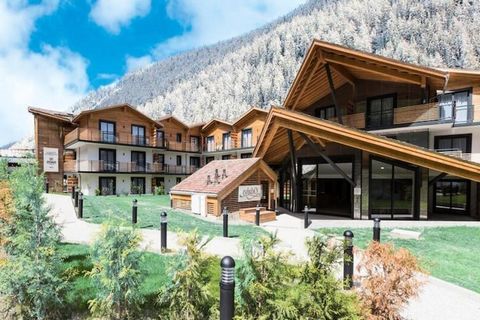 Located in the heart of Chamonix, the Prestige Odalys Isatis**** Residence offers the perfect setting for a mountain getaway with family or friends. Blending traditional alpine architecture with modern comforts, this prestigious residence provides br...