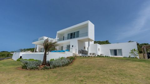 Ontdek Villa Leyla: het toppunt van luxe aan de kust in Samana Villa Leyla, gelegen in een exclusieve gemeenschap van Samana, belichaamt het luxe leven aan de kust op het schiereiland Samana. Dit architecturale meesterwerk uit 2021 beslaat 13,000 vie...