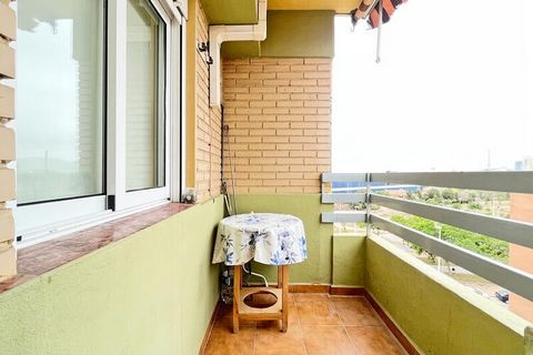 Het appartement in Puerto de Sagunto heeft 3 slaapkamer(s) en is geschikt voor 5 personen. Accommodatie van 105 m². Het heeft een lift, wasmachine, strijkijzer, internettoegang (wifi), haardroger, individuele gasboiler, airconditioning in sommige kam...