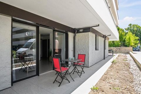 Situé à 15 minuten à pied du lac d'Annecy, een ruim en modern appartement is ideaal voor 4 personen. Situé à 15 minuten à pied du lac d'Annecy, een ruim en modern appartement is ideaal voor 4 personen. Met een uitzicht op de tuin, met veel koopwaar, ...