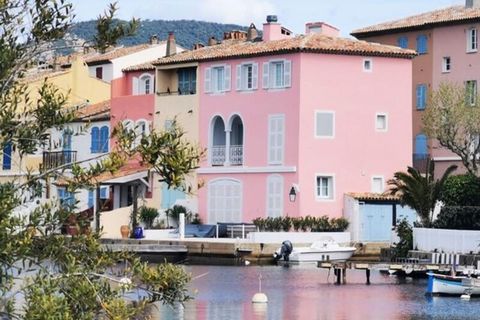 Magnifique logement de 90 mètres carrés situé à Grimaud. ArrayIl fait 90 mètres carrés, dispose d'un balcon et peut accueillir jusqu'à 6 personnes. Vous ne pourrez qu'adorer son emplacement sur le port et à proximité de toutes commodités. Au plaisir ...