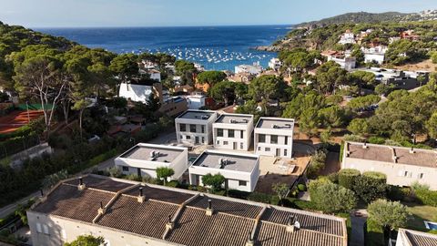 BARNES presents Villa Number 4 of these spectacular development, nearly finished, located in one of the most privileged areas of the Costa Brava, in the charming fishing village of Llafranc. These villas are just a 3-minute walk from the beautiful be...