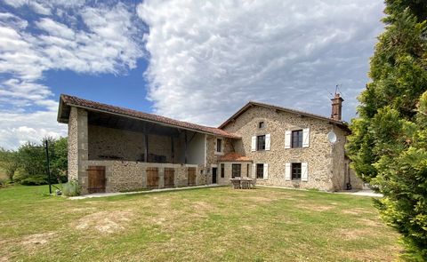 Situated at the gateway to the Perigord Vert and in a peaceful setting, discover this beautiful stone-built property, well renovated, retaining its original character, exposed beams, stone walls and stone fire place. This property comprises: an entra...