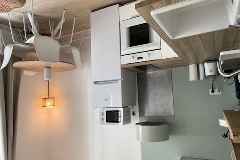 Woning, gelegen in het levendige 11e arrondissement van Parijs, biedt een charmant en goed verlicht appartement van 27 m², perfect voor een stel of maximaal 4 personen. Het appartement bevindt zich op de 2e verdieping (zonder lift) en beschikt over e...