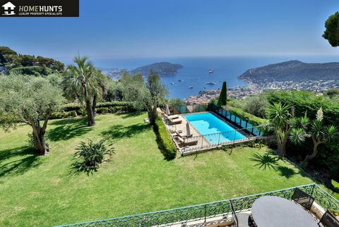 Villefranche sur Mer, just 5 minutes from the shops of the col de Villefranche sur Mer, in absolute calm, in a green environment, come and discover this sumptuous family villa of about 300sqm. It benefits from a large wooded area, a large swimming po...