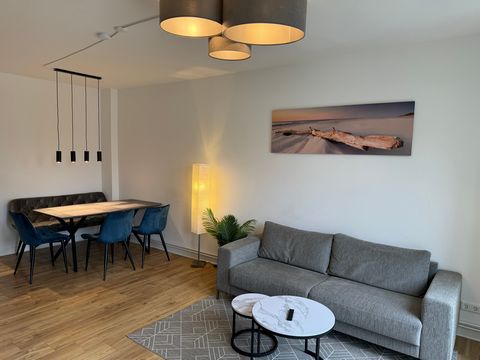 Zur Vermietung steht hier ab sofort eine vollständig ausgestattet und hochwertige 3 Zimmer Wohnung in Recklinghausen. Ausgestattet mit 6 x Einzelbetten (90x200 cm) einer Küche einem Badezimmer, eignet sich diese Wohnung für 6 Personen. Durch die mode...