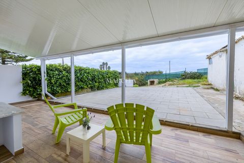 Deze studio voor jaarlijkse verhuur is volledig nieuw en is gelegen in een privé boerderij, gelegen in de buurt van het charmante Vila do Bispo, in het zuidwesten van Portugal. Het dorp biedt een perfecte combinatie van landelijke rust en de nabijhei...