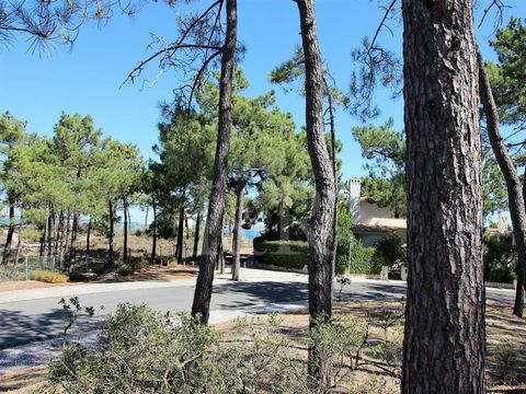 Plot of land for sale in Troia, with 1553 m2, which allows the construction of two 4-bedroom houses with project already approved, in a unique location 100 meters from the beach. About 50 km from Lisbon, the plot of land allows for the construction o...