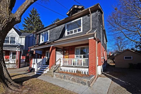 Extraordinary Opportunity in the Heart of Davisville Village! Spectacular location at the end of a cul-de-sac with unlimited possibilities! This special three bedroom semi-detached home is a gem waiting for its next owner to make it their own. The op...