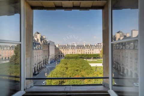 We are listing an exceptional apartment on the Place des Vosges in the Hôtel de Chastillon, built around 1600 and listed as a historic monument. Nestled on the top two floors with a lift, with a superb view over the Place des Vosges, this East/West f...