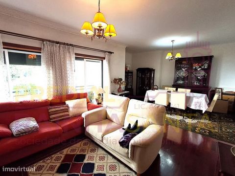 Apartment next to Solum, with three bedrooms, two bathrooms, elevator and closed garage in excellent location! In excellent condition, located a few minutes from Alma Shopping, next to Quinta de S. Jerónimo, also a few minutes from CHUC, Schools (all...