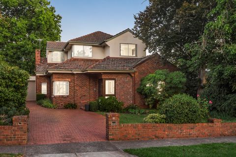 Impressively occupying a deep 736sqm (approx.) northeast allotment in one of Canterbury’s premier locations, this distinguished solid brick period residence provides immediate multi-generational family appeal while also offering exceptional scope to ...