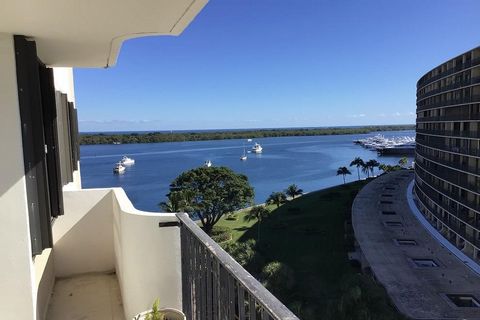 Old Port Cove - North Palm Beach, Floride - 'Vue imprenable sur l’intracoastal et l’océan au loin! Ce condo a de nombreuses caractéristiques uniques, y compris une disposition spacieuse avec 1 chambre et 1 salle de bain complète avec tous les planche...