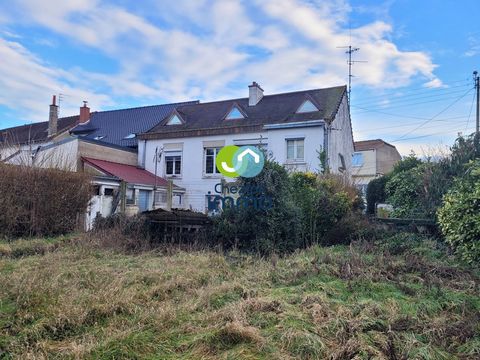 Exclusivité Cheztoit Immo !  Venez découvrir cette charmante maison sur sous sol complet offrant au rdc un séjour, cuisine, 3 chambres, salle de bain, wc. L'étage se compose d'un vaste grenier aménageable laissant libre cours à votre imagination . Le...