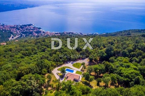 EXCLUSIEVE VILLA NABIJ OPATIJA – Een oase van luxe en privacy vlakbij de zee Geniet van volledige rust en luxe, op slechts enkele minuten van het centrum van Opatija! Deze luxe villa ligt op een indrukwekkend perceel van 40.000 m² en biedt de perfect...