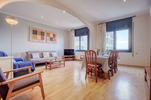 This spacious 95 m² apartment accommodates up to eight guests in three well-appointed bedrooms, offering tasteful furnishings and a fully equipped interior. Located right on the beach with breathtaking waterfront views, it provides the perfect settin...