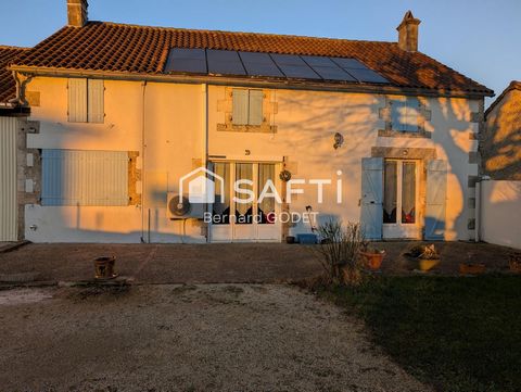 Située dans le charmant village de Taizé-Aizie (16700), cette magnifique maison de campagne offre un cadre de vie idéal pour une famille nombreuse. Implantée sur un vaste terrain de 1430 m², cette propriété offre une surface habitable généreuse d'env...