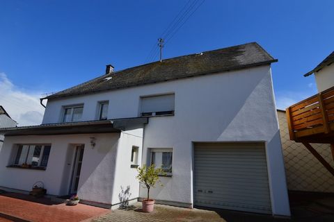 Cette confortable maison de vacances de 3 chambres à coucher est à Mörz. C'est idéal pour une famille et peut accueillir 7 personnes. Cela dispose d'un jardin privé clôturé pour vous de vous asseoir et de profiter de la vue spectaculaire sur les envi...