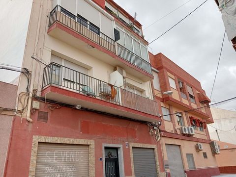 Opportunité unique dans le quartier de San Agustín, Alicante ! Local commercial à vendre avec exutoire de fumée, idéal pour la restauration ou d'autres entreprises. Cet espace, qui a précédemment fonctionné comme un restaurant, a tout ce dont vous av...