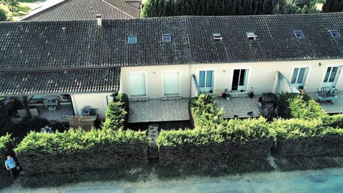 BERGERAC 24100 : Je vous présente cet immeuble locatif composé de 5 appartements de Type 5 d'environ 81m² dont 4 en duplex avec cour et terrasse privative de 90m² et cour arrière non clôturée pour 3 logements. l' appartement de Gauche possède un jard...