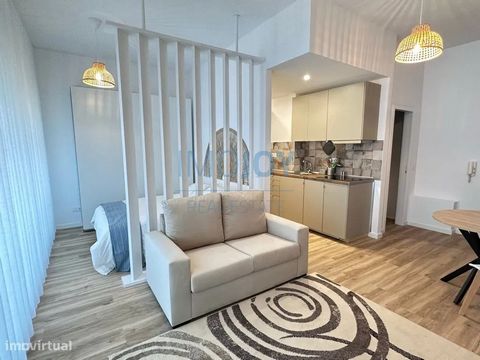 Bright 0 bedroom apartment with housing license, with balcony and parking space in Matosinhos Sul for sale for 187,500 euros. A great option for investors looking for a good return for rent or for own housing given the very central location. The apar...