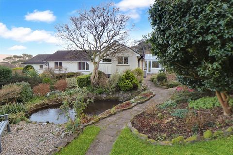 Occupying a magnificent coastal location with breathtaking views over Porlock Bay this individual single storey 3 bedroom detached residence is set in over an acre of stunning landscaped gardens which are an undoubted feature of the property. Sagana ...