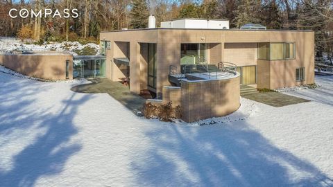 STONE ARCHES, OLD WESTBURY CHOICE OF JERICHO or EAST WILLISTON School District. Extraordinary Modern 6 Bedroom home designed by renowned architect Ulrich Franzen who is best known for his Modernistic Designs of impressive Stone Facade's and Skywalks,...