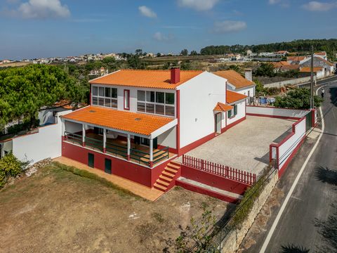 THE ADDED VALUE OF THE PROPERTY: 2+3 bedroom villa on a plot of 580m², facing south with patio, outdoor space for garden and or swimming pool, parking 3 km from Mafra and 8 km from Ericeira. PROPERTY DESCRIPTION: Floor 0 Open plan kitchen and living ...