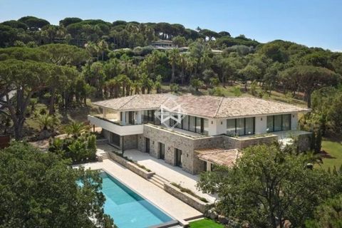 Discover this magnificent luxury property nestled close to the charming village of Saint-Tropez and the famous beaches of Pampelonne. This sumptuous residence is a new construction built on a spacious plot of about 5,000 sq m. With a generous living ...