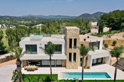 Beautiful newly built Villa with a 1500m2 plot located in the prestigious residential complex of Roca Llisa. South orientation, total privacy and panoramic views of the Golf course. The property has 378m2 and has been carefully designed for an open l...